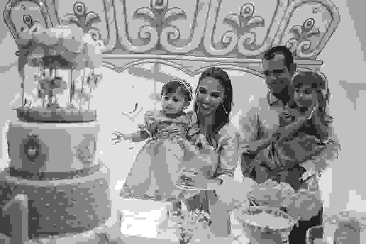 festa no tema carrossel, no cerimonial Lollypop em Vitória ES, fotografia de festa infantil em Vitória, decore by Av Design, bolo lindo da Juliana Marculano