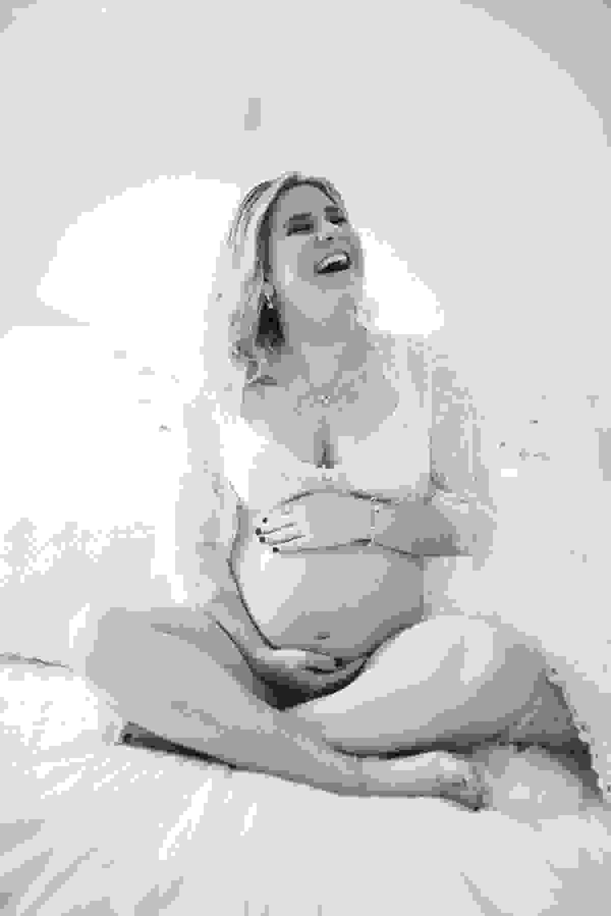 ensaio de gestante feito em casa, ju brandão, grávida linda, família abençoada e querida, amei fotografá-los, rapina do tacho vem aí, mãe de 3, fotos em vix es