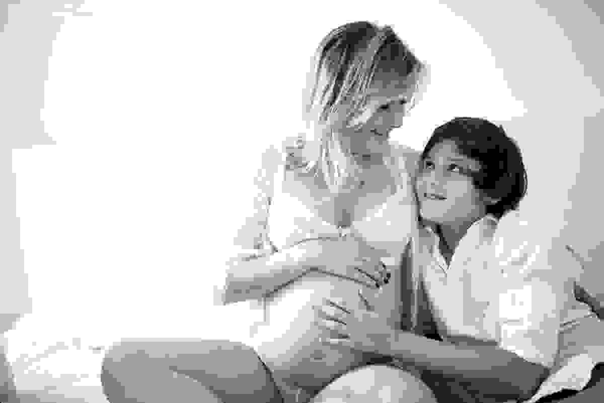 ensaio de gestante feito em casa, ju brandão, grávida linda, família abençoada e querida, amei fotografá-los, rapina do tacho vem aí, mãe de 3, fotos em vix es