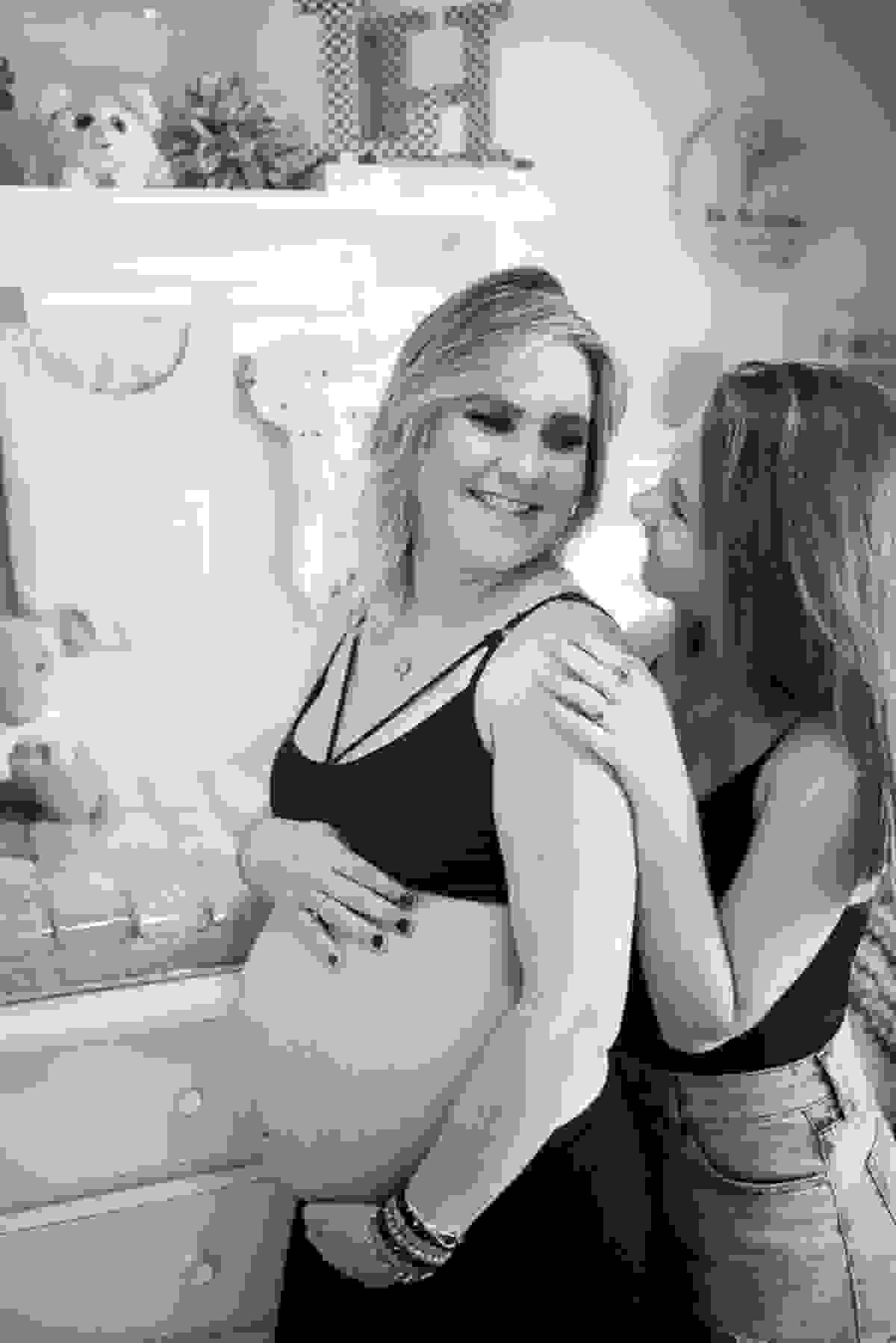 ensaio de gestante feito em casa, ju brandão, grávida linda, família abençoada e querida, amei fotografá-los, rapina do tacho vem aí, mãe de 3, fotos em vix es