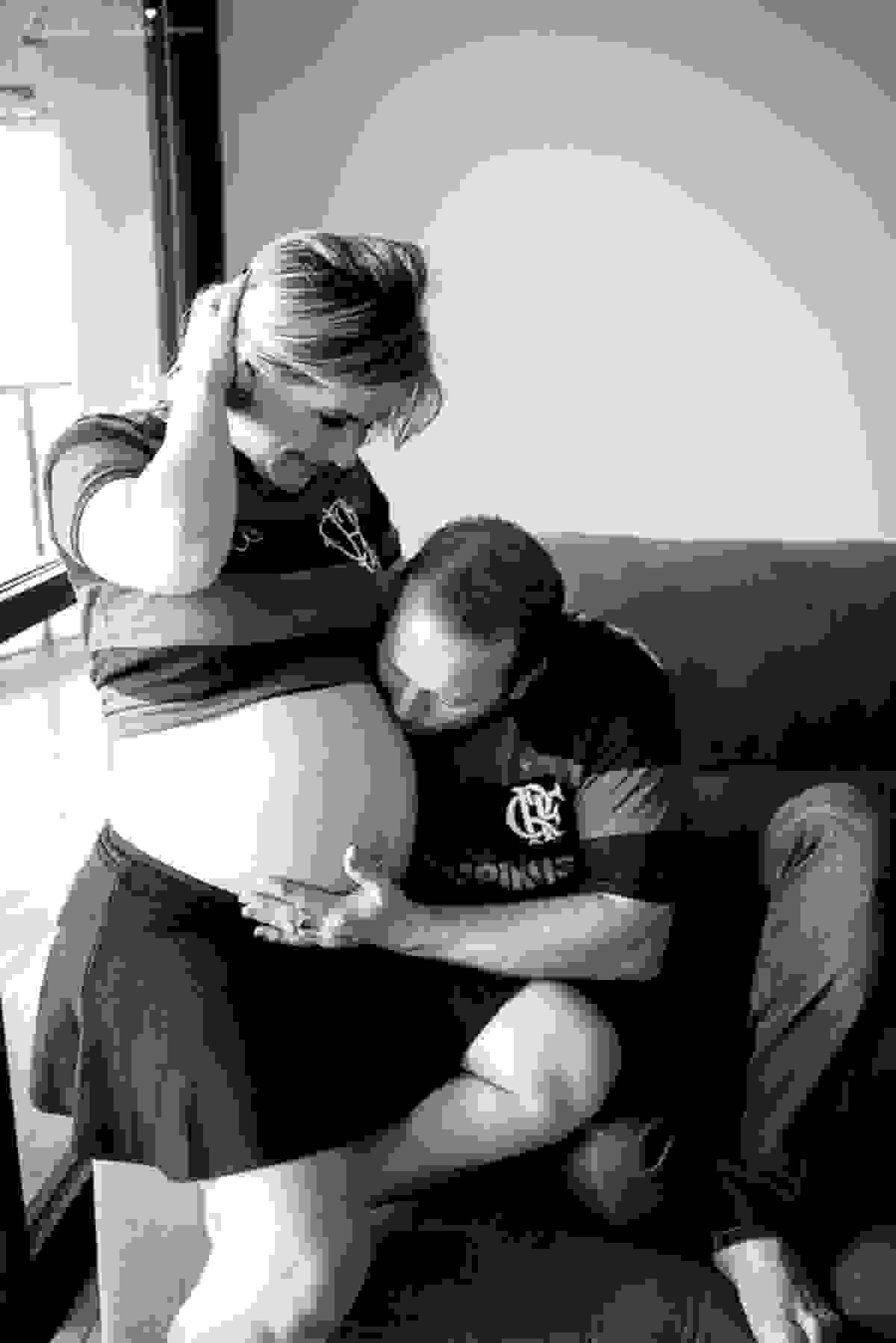 ensaio de gestante feito em casa, ju brandão, grávida linda, família abençoada e querida, amei fotografá-los, rapina do tacho vem aí, mãe de 3, fotos em vix es