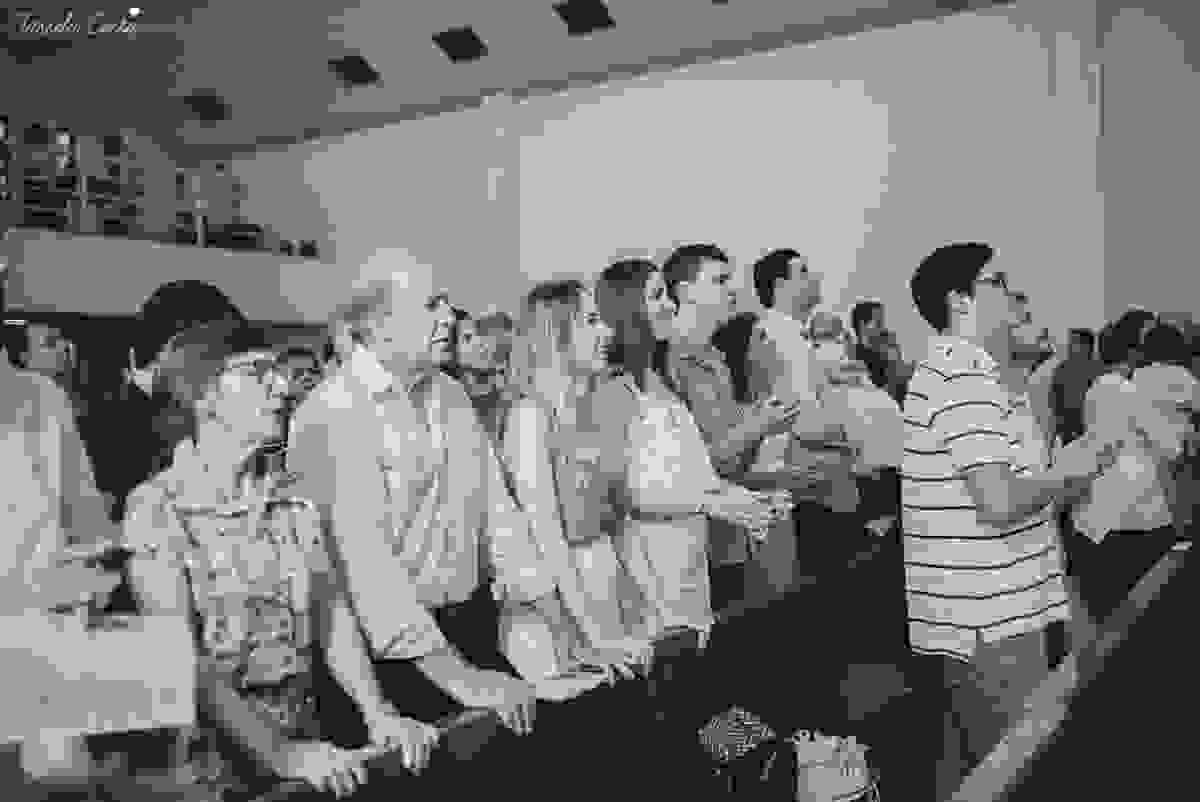 fotos de batizado da laura, domingo pela manhã, igreja católica, fotógrafa tássila costa, batizado na igreja na praia da costa, fotos lindas de batizado, batizado emocionante