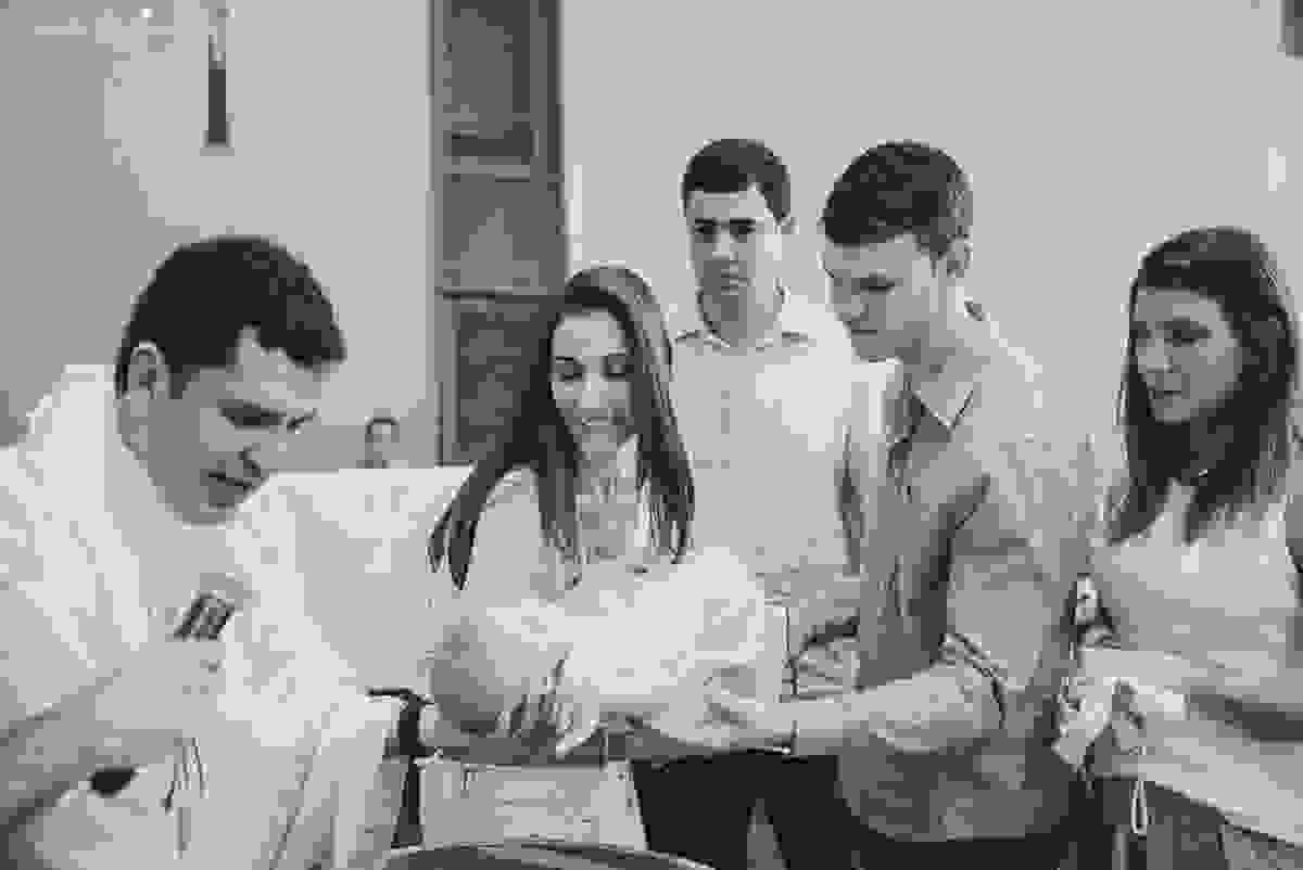 fotos de batizado da laura, domingo pela manhã, igreja católica, fotógrafa tássila costa, batizado na igreja na praia da costa, fotos lindas de batizado, batizado emocionante
