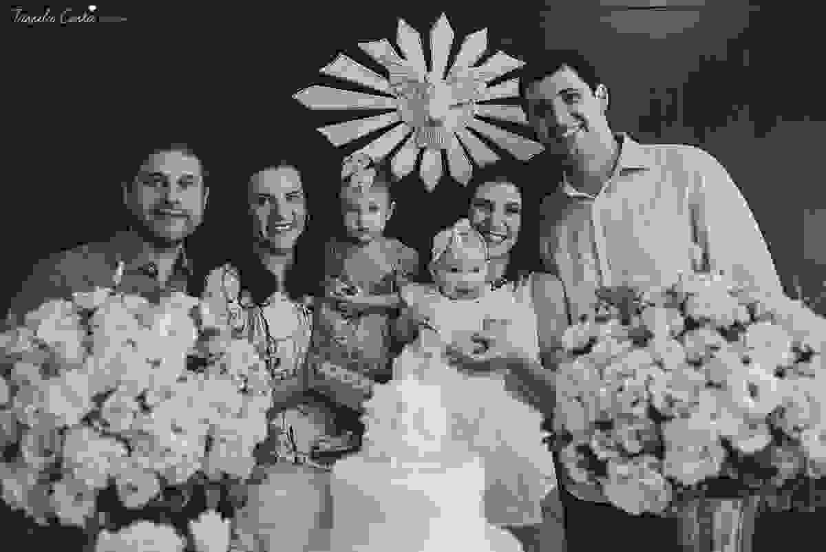 fotos de batizado da laura, domingo pela manhã, igreja católica, fotógrafa tássila costa, batizado na igreja na praia da costa, fotos lindas de batizado, batizado emocionante