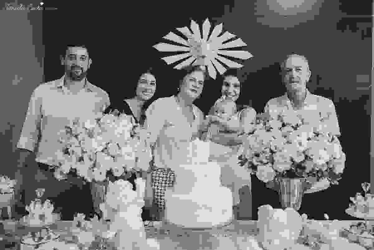 fotos de batizado da laura, domingo pela manhã, igreja católica, fotógrafa tássila costa, batizado na igreja na praia da costa, fotos lindas de batizado, batizado emocionante