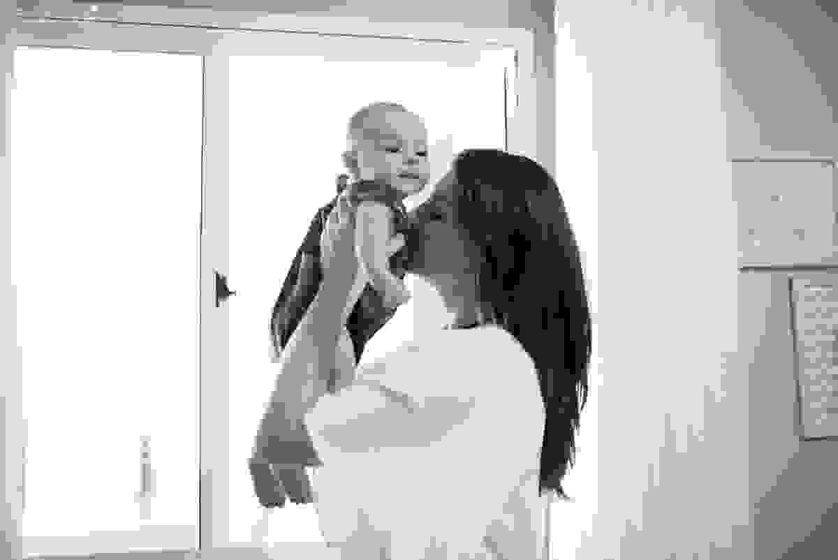sessão de fotos em casa, do baby Pedro Henrique, fotos do seu acompanhamento trimestral, em vitória es, fotos lifestyle, família querida, fotos com tássila costa