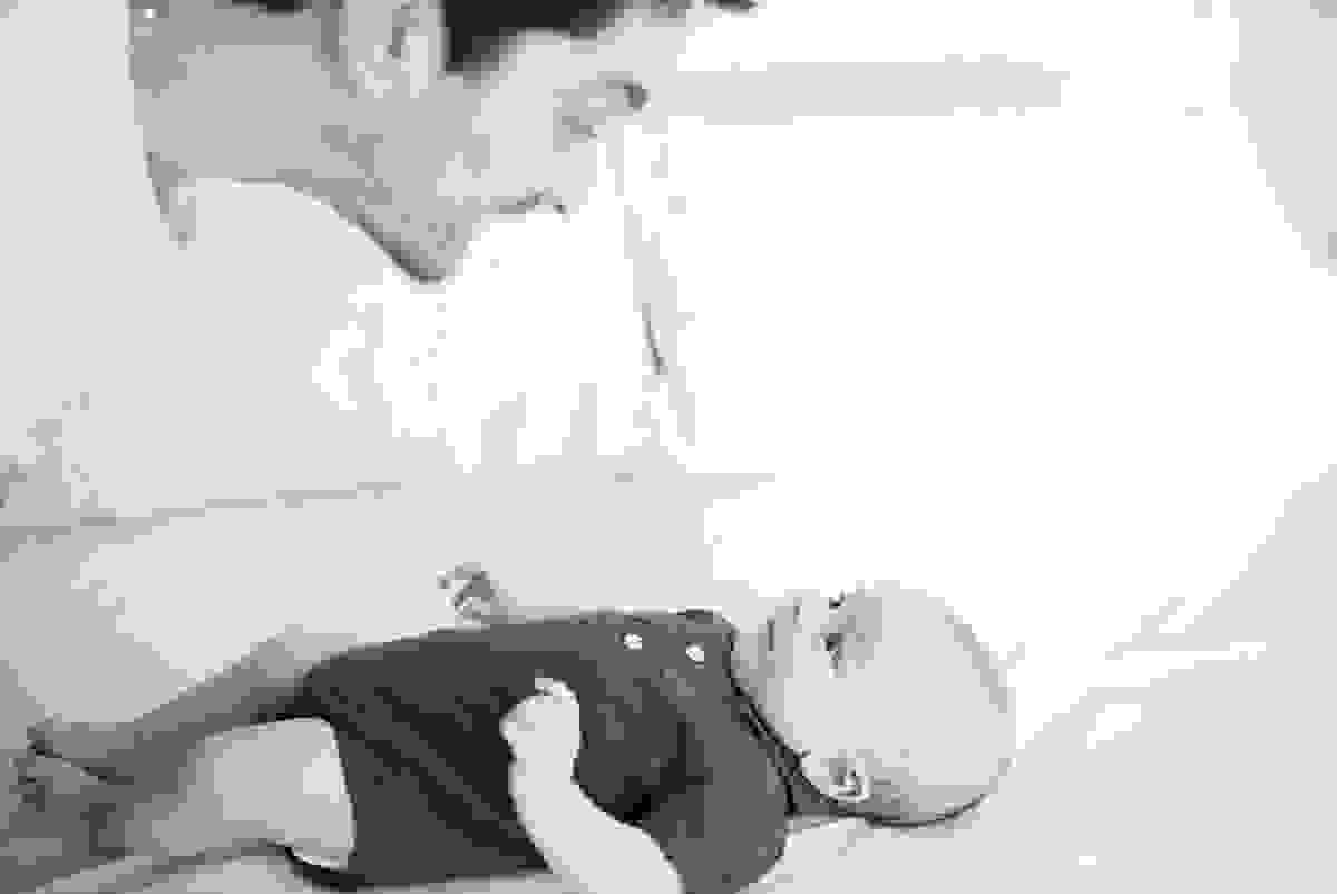 sessão de fotos em casa, do baby Pedro Henrique, fotos do seu acompanhamento trimestral, em vitória es, fotos lifestyle, família querida, fotos com tássila costa