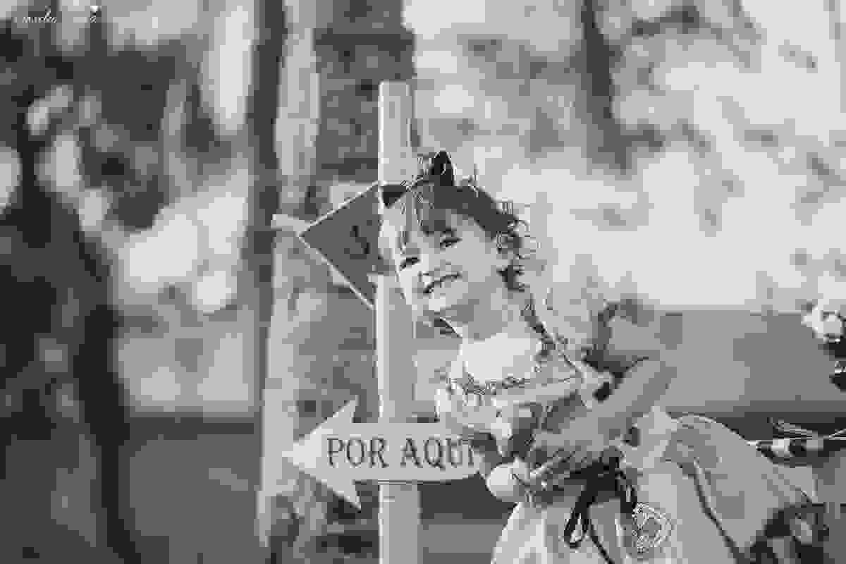 ensaio de 2 anos da Alice, na Ilha do Frade, com luz natural, fotos espontâneas em família, cenário lindo de Alice no País das Maravilhas, fotos da Tássila Monteiro Costa