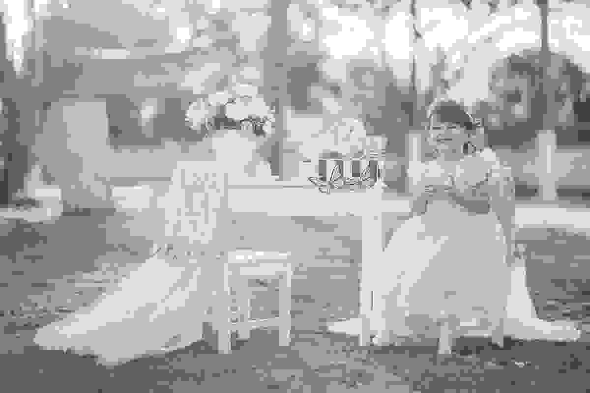 ensaio de 2 anos da Alice, na Ilha do Frade, com luz natural, fotos espontâneas em família, cenário lindo de Alice no País das Maravilhas, fotos da Tássila Monteiro Costa