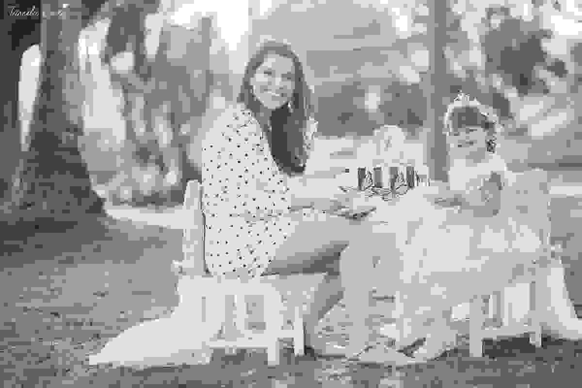 ensaio de 2 anos da Alice, na Ilha do Frade, com luz natural, fotos espontâneas em família, cenário lindo de Alice no País das Maravilhas, fotos da Tássila Monteiro Costa