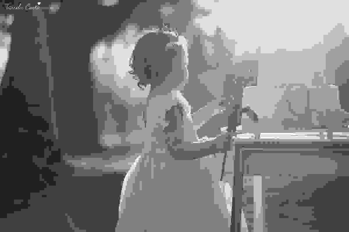 ensaio de 2 anos da Alice, na Ilha do Frade, com luz natural, fotos espontâneas em família, cenário lindo de Alice no País das Maravilhas, fotos da Tássila Monteiro Costa