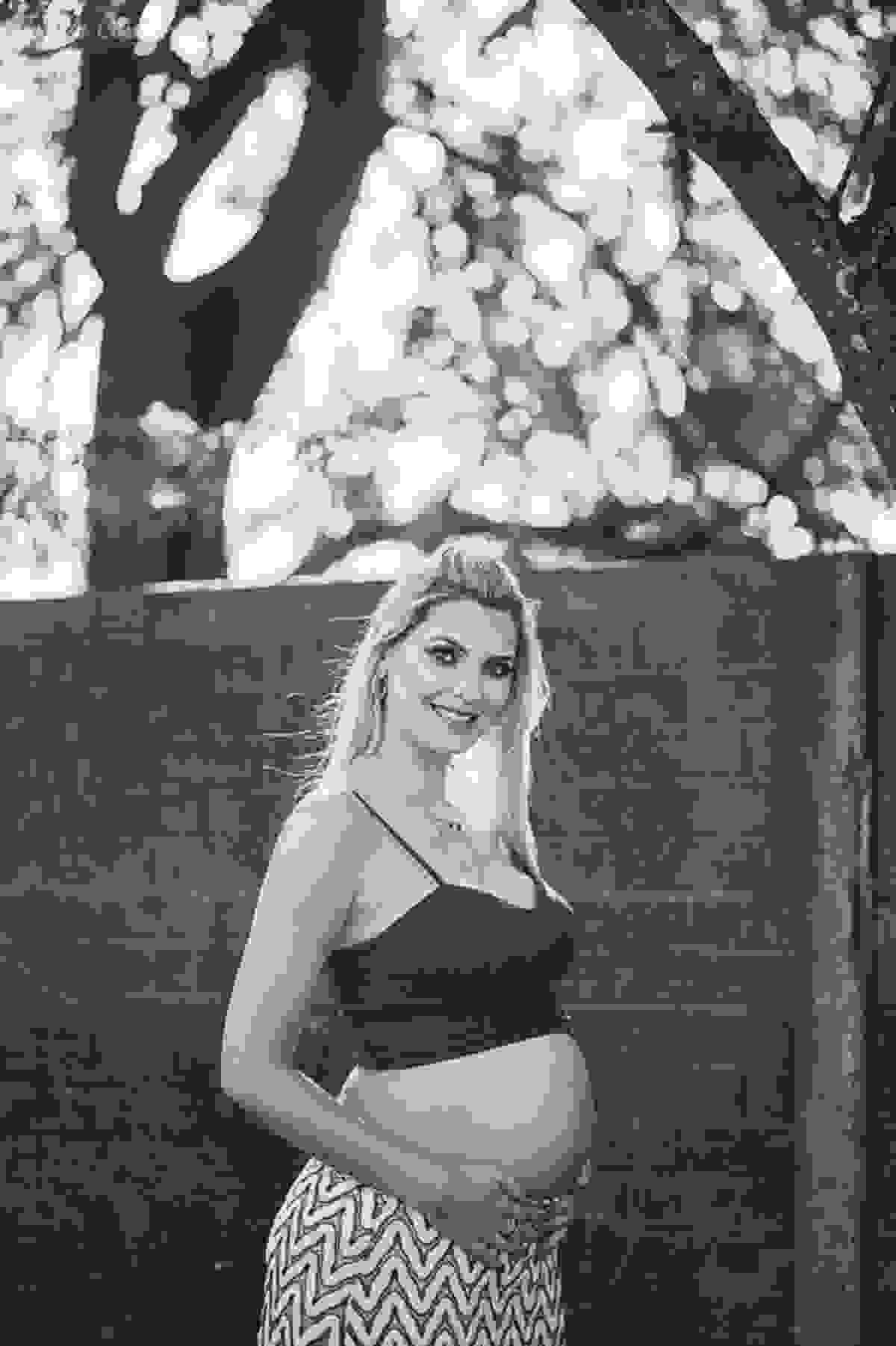 irmãs que engravidaram juntas, fazem ensaio fotográfico juntas, emocionante, em Vitória ES, local escolhido para as fotos foi a Ilha do Frade, lugar lindo para fotos de gestante em Vitória es