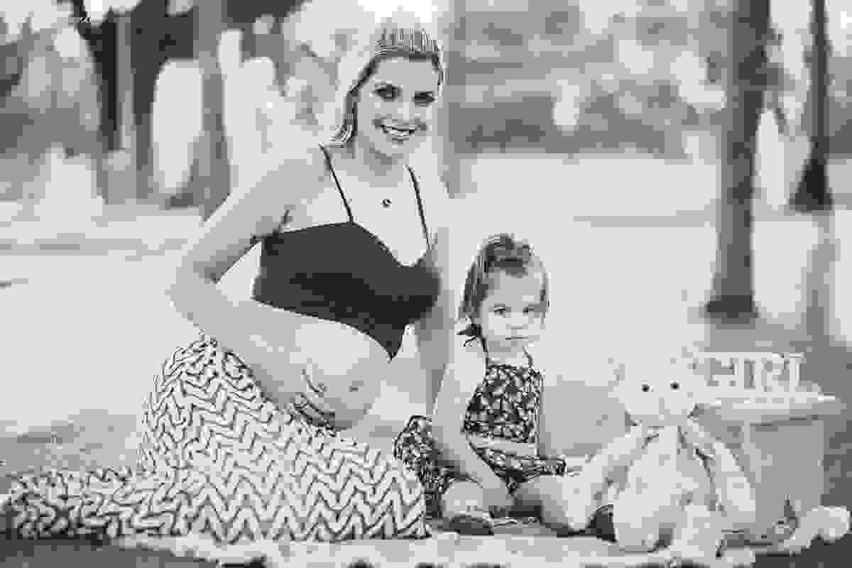 irmãs que engravidaram juntas, fazem ensaio fotográfico juntas, emocionante, em Vitória ES, local escolhido para as fotos foi a Ilha do Frade, lugar lindo para fotos de gestante em Vitória es