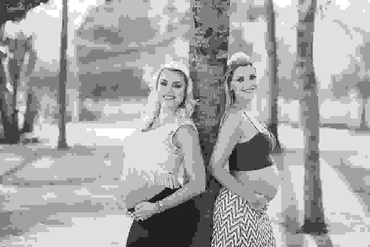 irmãs que engravidaram juntas, fazem ensaio fotográfico juntas, emocionante, em Vitória ES, local escolhido para as fotos foi a Ilha do Frade, lugar lindo para fotos de gestante em Vitória es