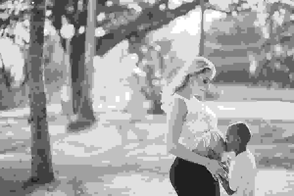 irmãs que engravidaram juntas, fazem ensaio fotográfico juntas, emocionante, em Vitória ES, local escolhido para as fotos foi a Ilha do Frade, lugar lindo para fotos de gestante em Vitória es