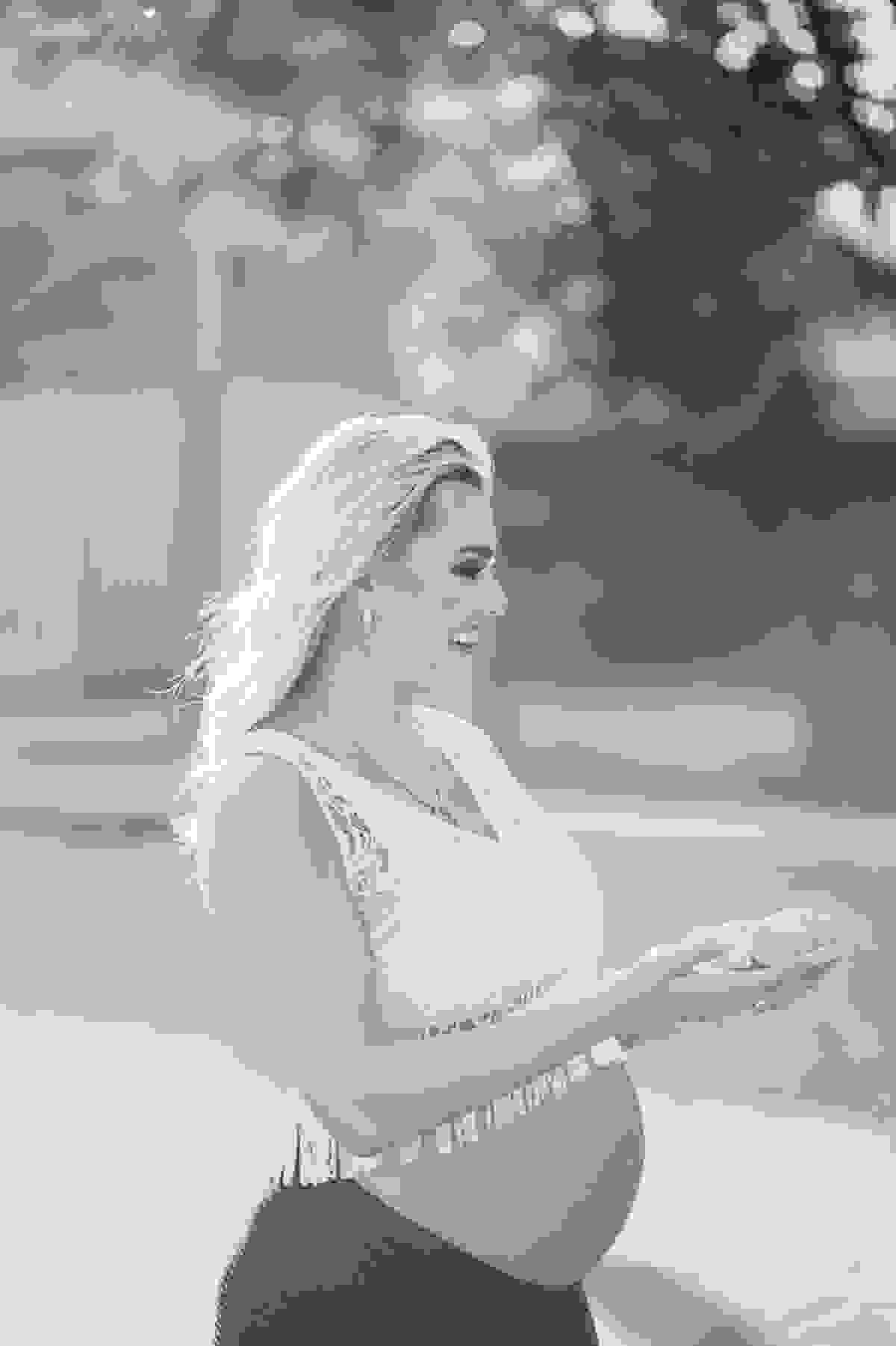 irmãs que engravidaram juntas, fazem ensaio fotográfico juntas, emocionante, em Vitória ES, local escolhido para as fotos foi a Ilha do Frade, lugar lindo para fotos de gestante em Vitória es