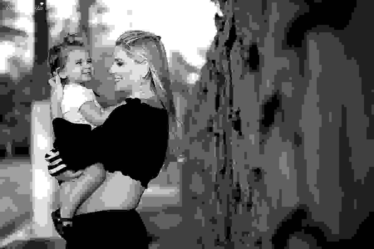 irmãs que engravidaram juntas, fazem ensaio fotográfico juntas, emocionante, em Vitória ES, local escolhido para as fotos foi a Ilha do Frade, lugar lindo para fotos de gestante em Vitória es