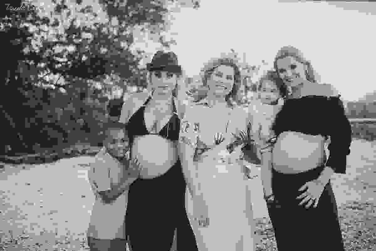 irmãs que engravidaram juntas, fazem ensaio fotográfico juntas, emocionante, em Vitória ES, local escolhido para as fotos foi a Ilha do Frade, lugar lindo para fotos de gestante em Vitória es