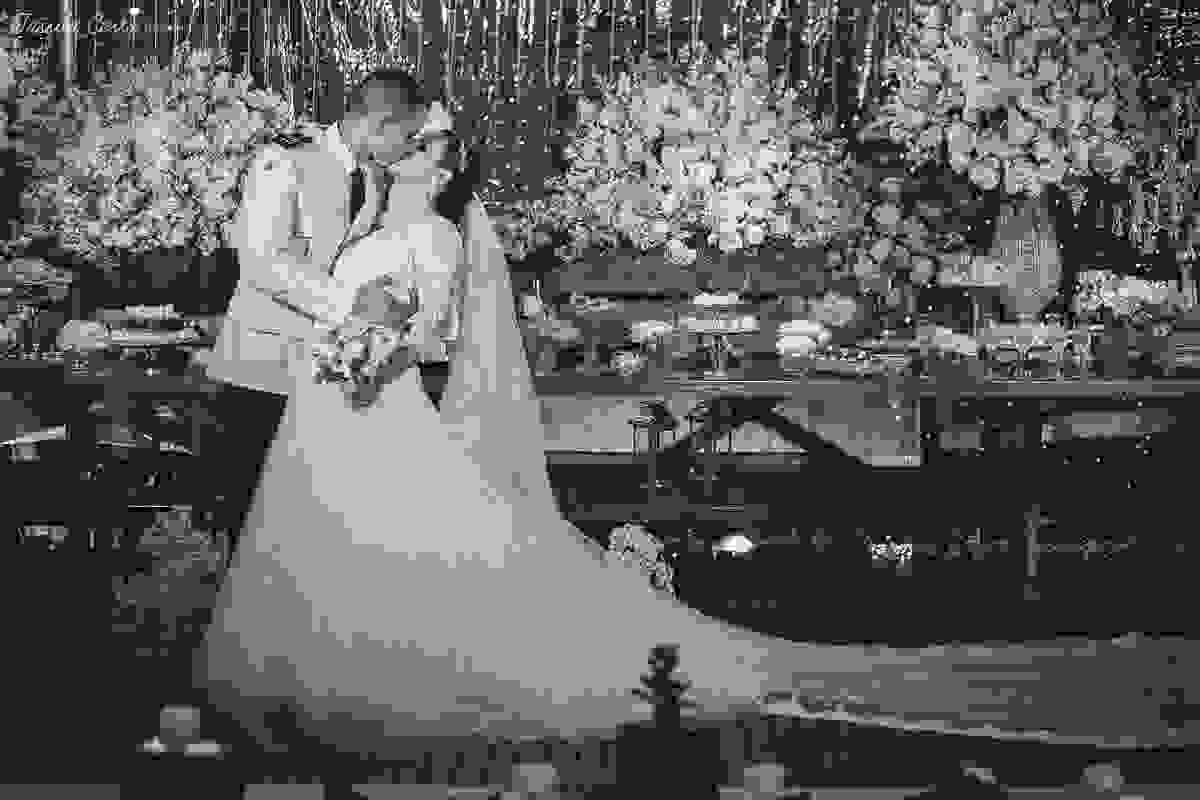 fotos de casamento realizado em Guarapari, litoral do Espírito Santo, sítio dos sonhos para fazer festa de casamento em Guarapari, noivos lindos e apaixonados, fotografia de casamento vitória es