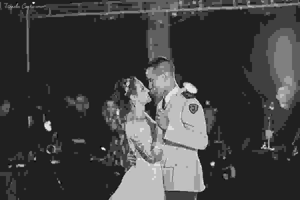 fotos de casamento realizado em Guarapari, litoral do Espírito Santo, sítio dos sonhos para fazer festa de casamento em Guarapari, noivos lindos e apaixonados, fotografia de casamento vitória es