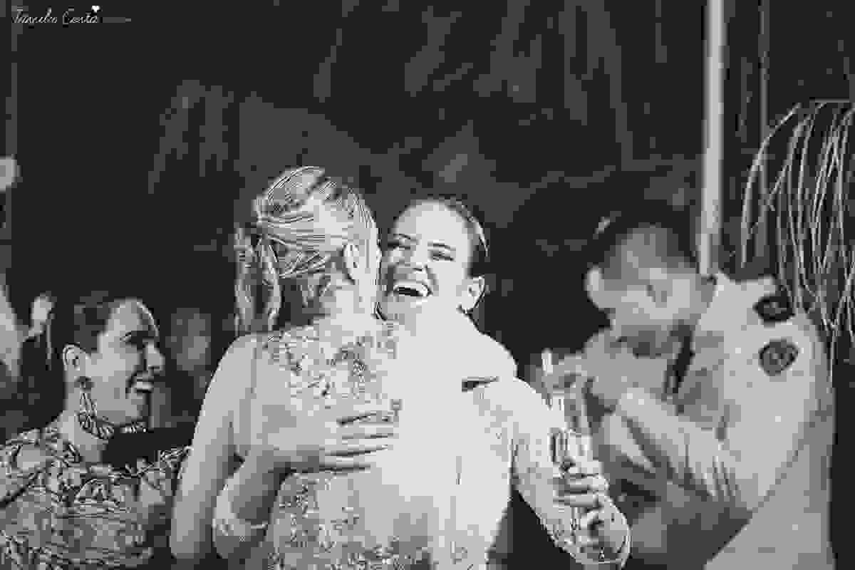 fotos de casamento realizado em Guarapari, litoral do Espírito Santo, sítio dos sonhos para fazer festa de casamento em Guarapari, noivos lindos e apaixonados, fotografia de casamento vitória es