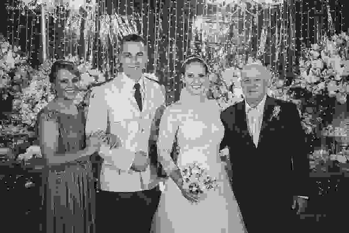 fotos de casamento realizado em Guarapari, litoral do Espírito Santo, sítio dos sonhos para fazer festa de casamento em Guarapari, noivos lindos e apaixonados, fotografia de casamento vitória es