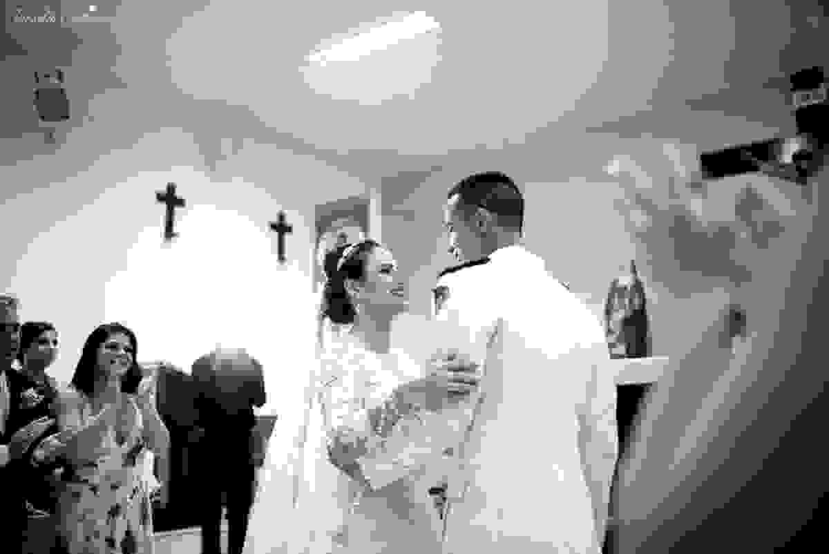 fotos de casamento realizado em Guarapari, litoral do Espírito Santo, sítio dos sonhos para fazer festa de casamento em Guarapari, noivos lindos e apaixonados, fotografia de casamento vitória es
