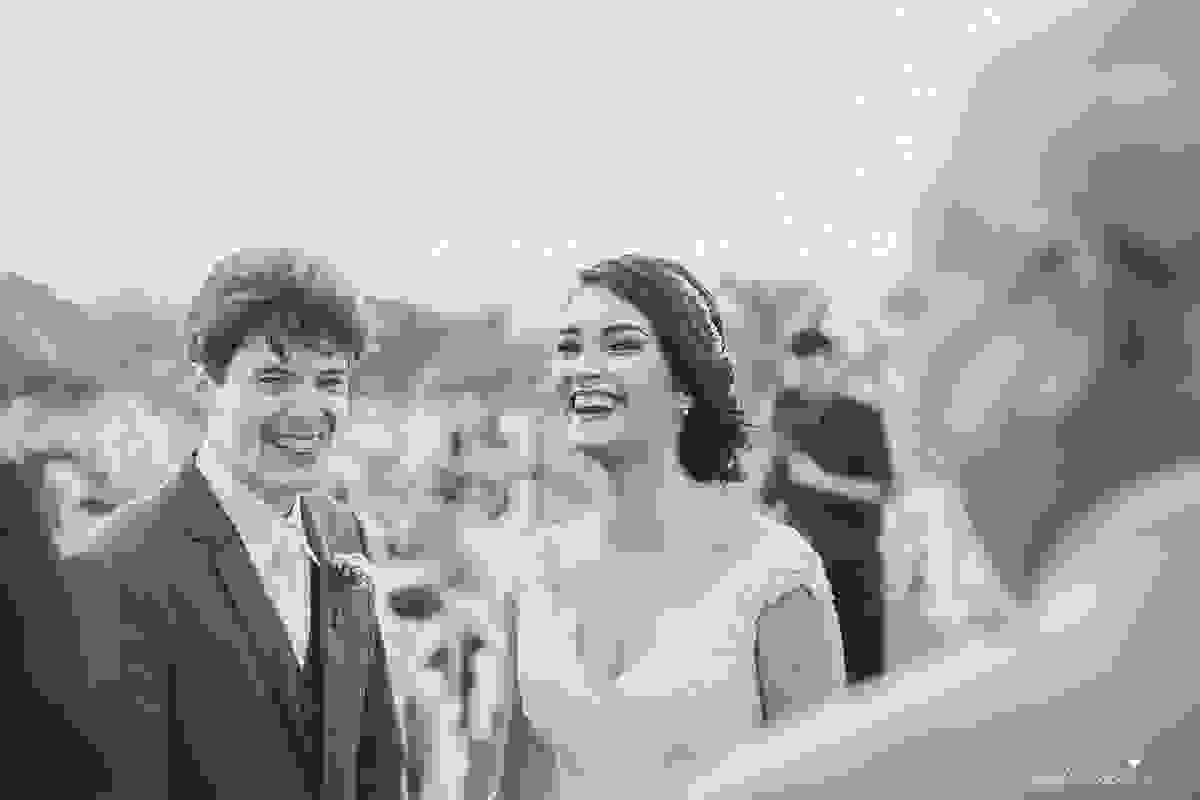 fotos de inspiração para casamento na praia, durante o dia, em Serra ES, Manguinhos, fotos de casamento dos sonhos na praia, Mayara e Allan, casamento durante a luz do dia, fotos de casamento na praia