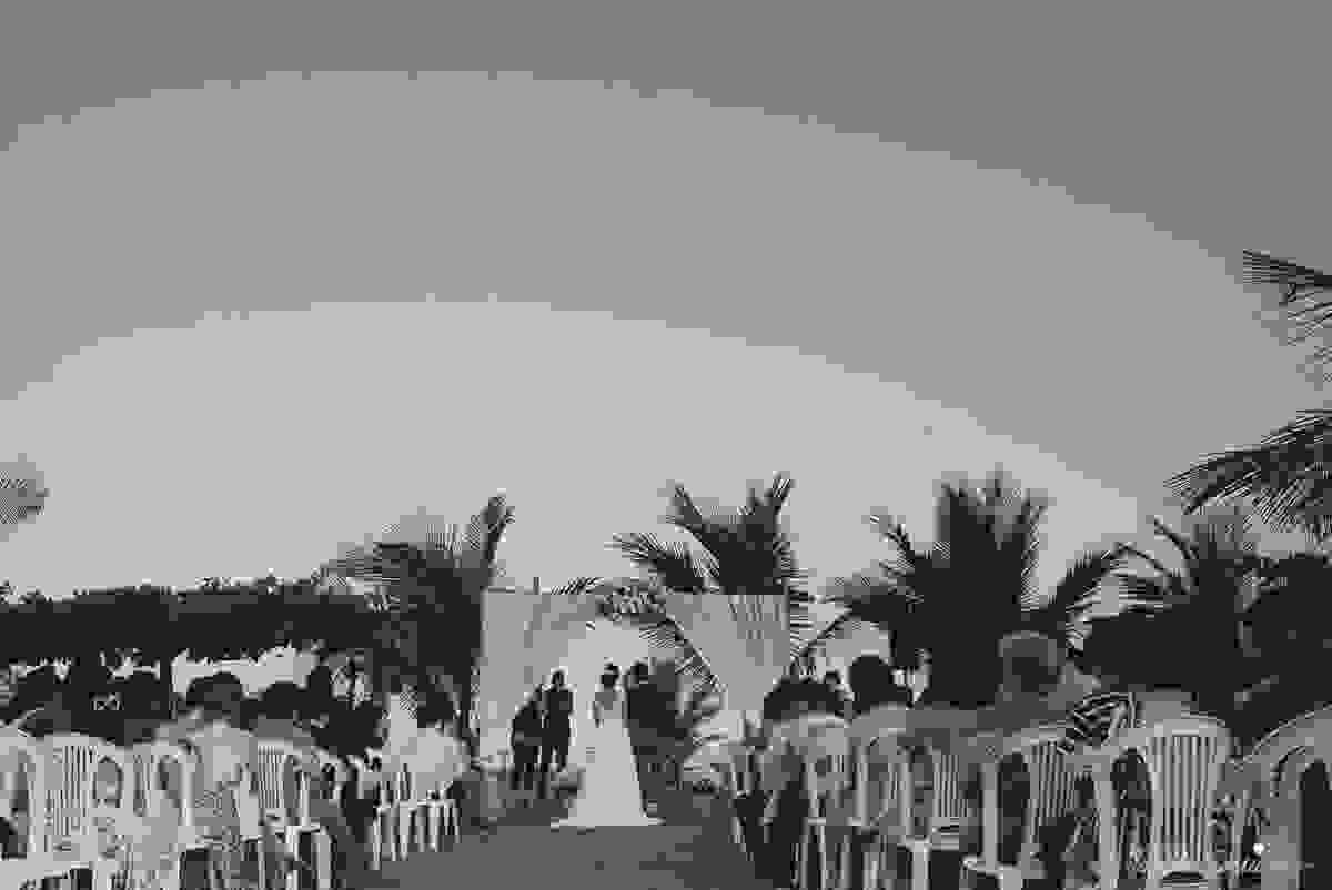 fotos de inspiração para casamento na praia, durante o dia, em Serra ES, Manguinhos, fotos de casamento dos sonhos na praia, Mayara e Allan, casamento durante a luz do dia, fotos de casamento na praia