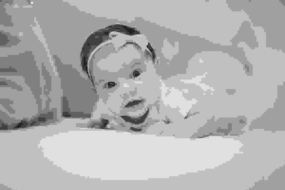 fotos em vila velha, es, de acompanhamento mensal de bebês, quarto lindo da bebê sofia, fotos na praia de itaparica, ensaio família em casa, fotos dentro do apartamento
