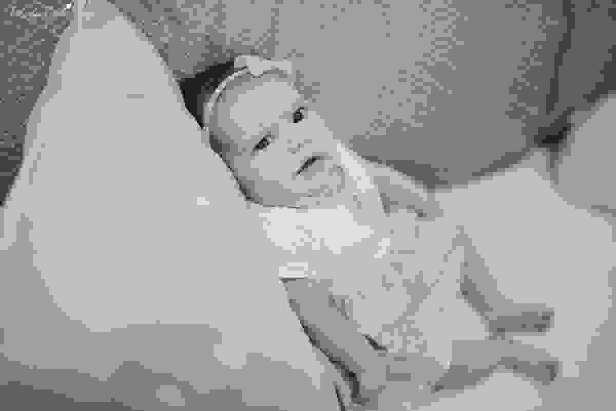 fotos em vila velha, es, de acompanhamento mensal de bebês, quarto lindo da bebê sofia, fotos na praia de itaparica, ensaio família em casa, fotos dentro do apartamento