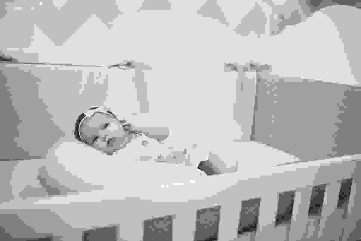 fotos em vila velha, es, de acompanhamento mensal de bebês, quarto lindo da bebê sofia, fotos na praia de itaparica, ensaio família em casa, fotos dentro do apartamento