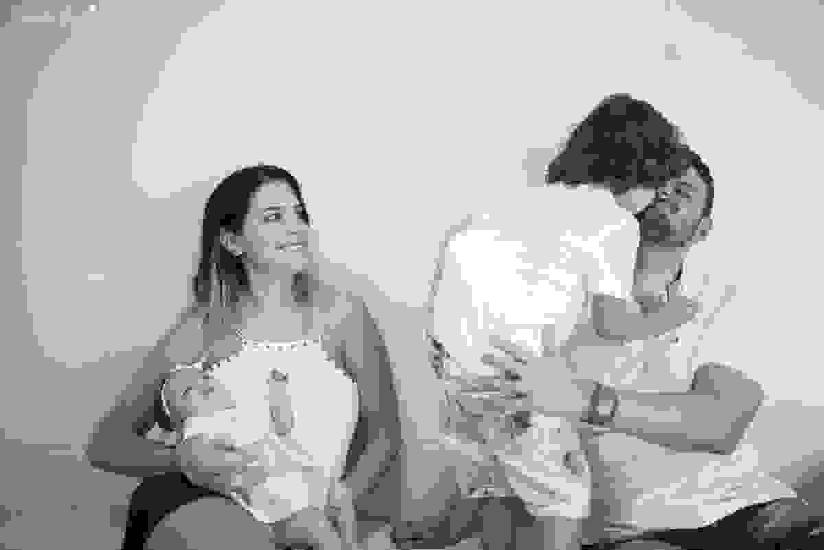 fotos em vila velha, es, de acompanhamento mensal de bebês, quarto lindo da bebê sofia, fotos na praia de itaparica, ensaio família em casa, fotos dentro do apartamento