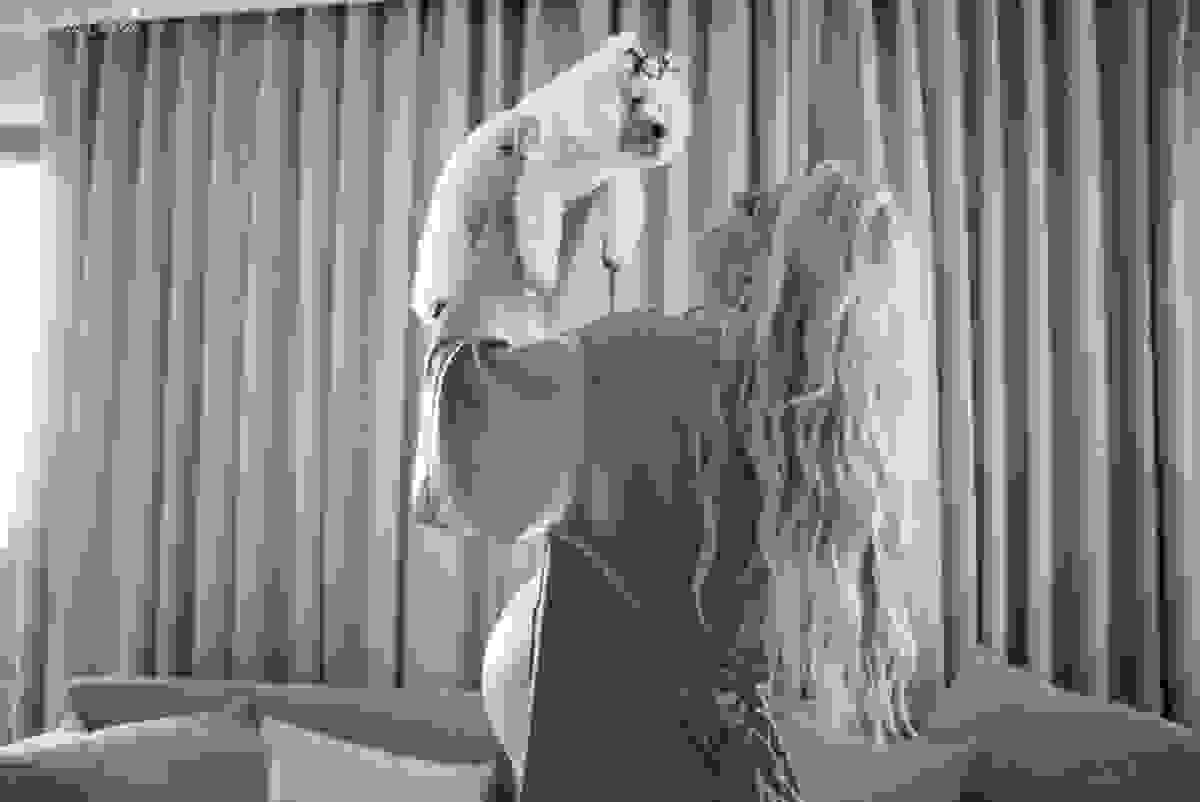 fotos de gestante feita em casa, em vila velha, praia da costa, irmã mais velha na foto, fotos com a família na cama, fotos com a família na sala de casa, fotografia de gestante, poses de gestante