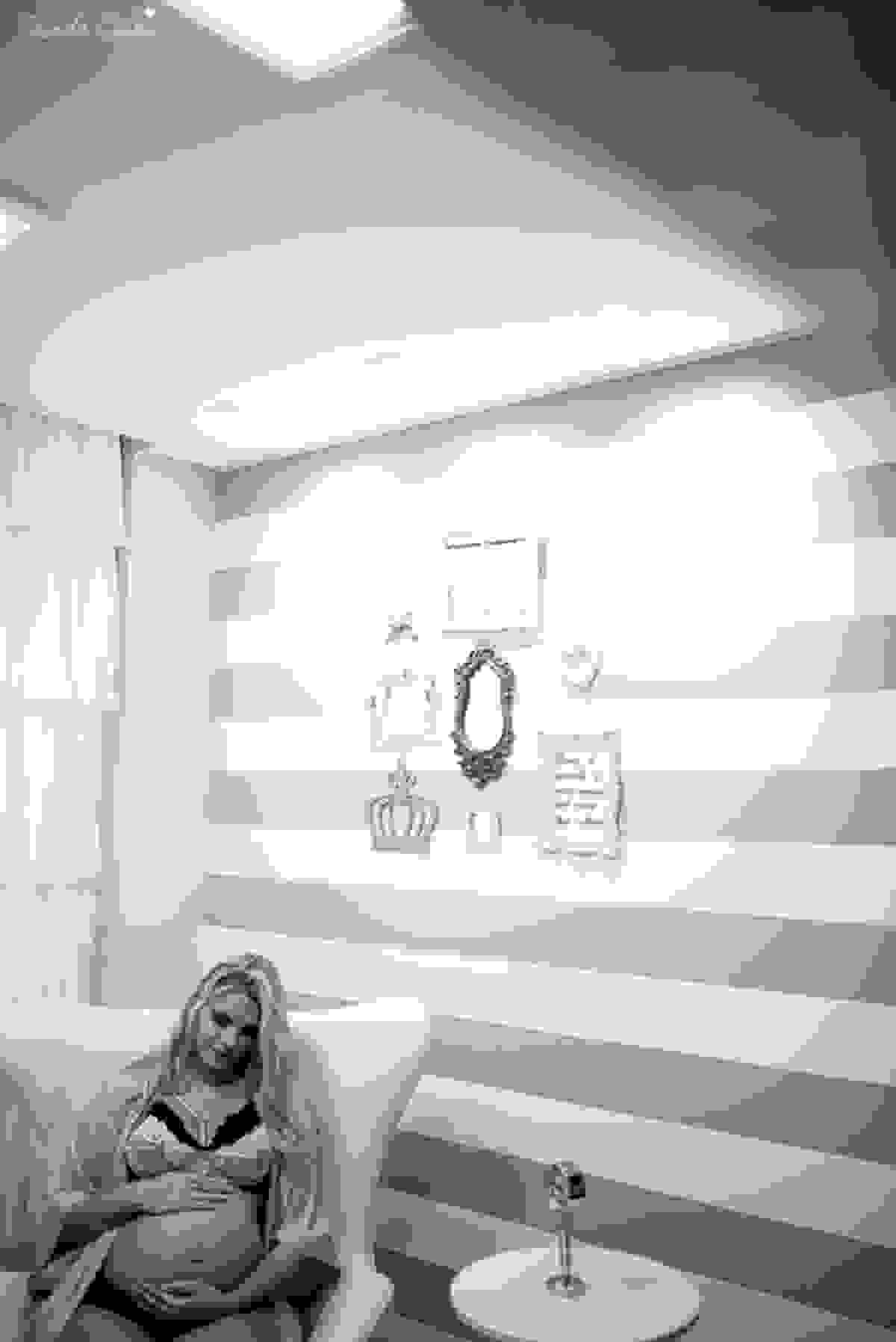fotos de gestante feita em casa, em vila velha, praia da costa, irmã mais velha na foto, fotos com a família na cama, fotos com a família na sala de casa, fotografia de gestante, poses de gestante