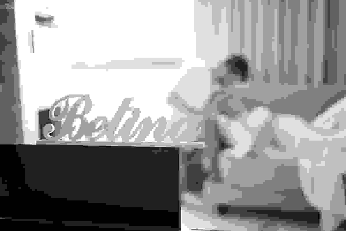 fotos de gestante feita em casa, em vila velha, praia da costa, irmã mais velha na foto, fotos com a família na cama, fotos com a família na sala de casa, fotografia de gestante, poses de gestante