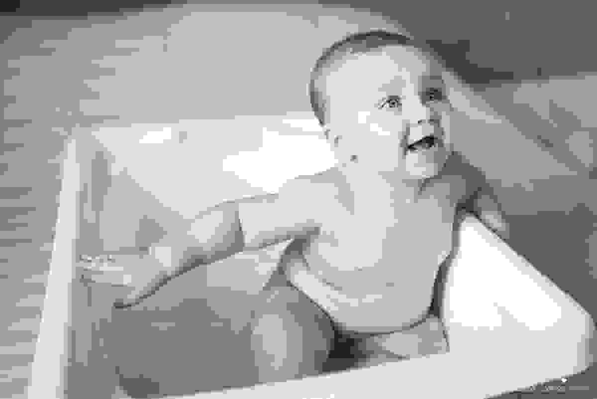 fotos de família em casa, em vitória es, fotografia de bebê em casa em vix, fotos para recordação, álbum de fotografia, bebê linda, poses de bebê recém nascido, bebê linda, fotos na cama