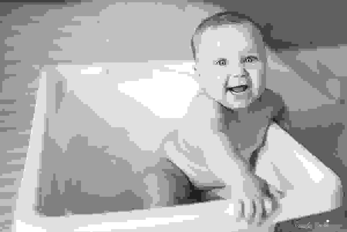 fotos de família em casa, em vitória es, fotografia de bebê em casa em vix, fotos para recordação, álbum de fotografia, bebê linda, poses de bebê recém nascido, bebê linda, fotos na cama