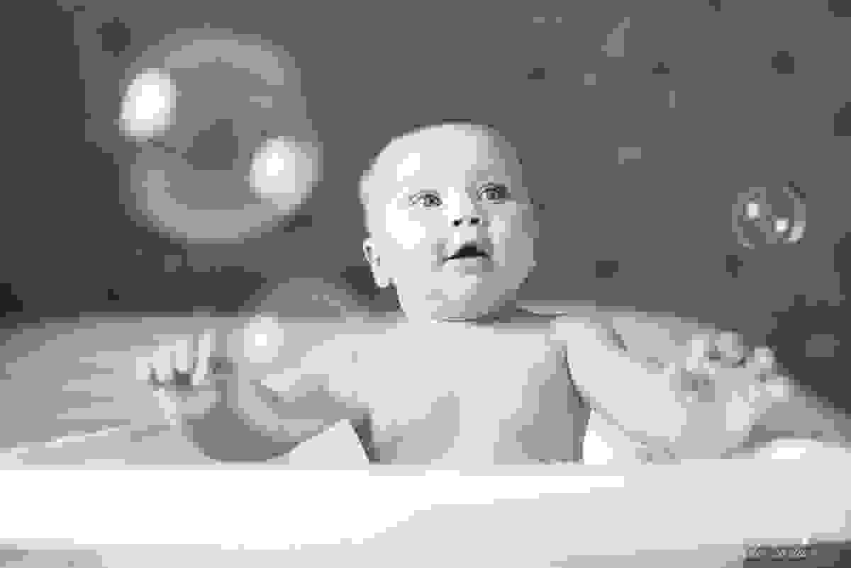 fotos de família em casa, em vitória es, fotografia de bebê em casa em vix, fotos para recordação, álbum de fotografia, bebê linda, poses de bebê recém nascido, bebê linda, fotos na cama