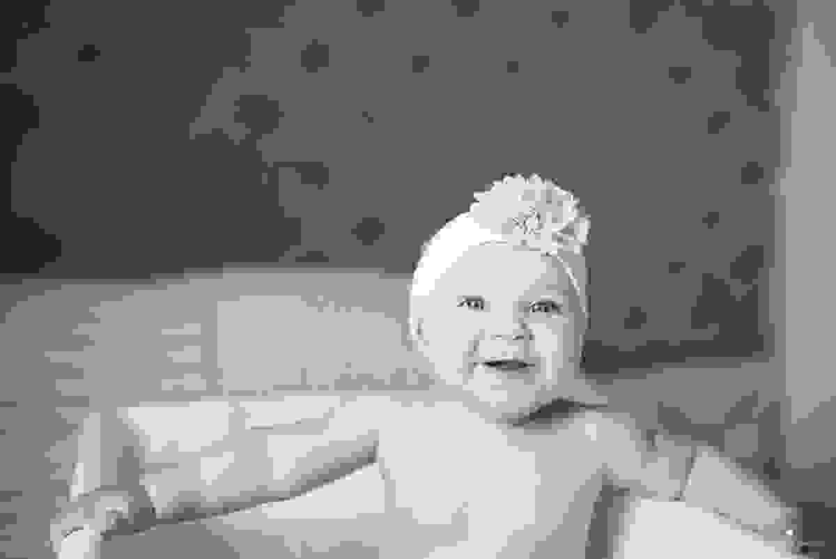 fotos de família em casa, em vitória es, fotografia de bebê em casa em vix, fotos para recordação, álbum de fotografia, bebê linda, poses de bebê recém nascido, bebê linda, fotos na cama