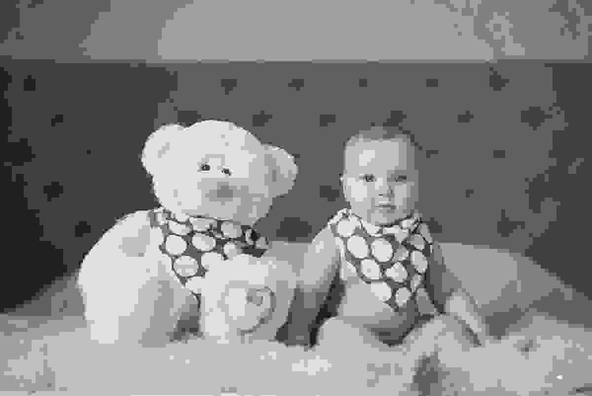 fotos de família em casa, em vitória es, fotografia de bebê em casa em vix, fotos para recordação, álbum de fotografia, bebê linda, poses de bebê recém nascido, bebê linda, fotos na cama