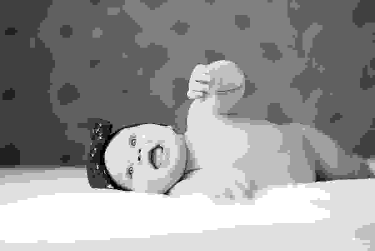 fotos de família em casa, em vitória es, fotografia de bebê em casa em vix, fotos para recordação, álbum de fotografia, bebê linda, poses de bebê recém nascido, bebê linda, fotos na cama