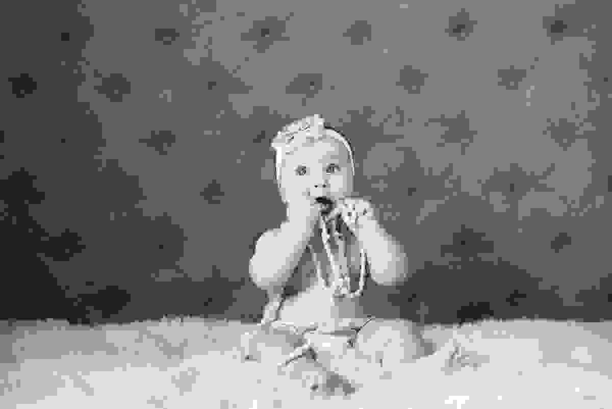 fotos de família em casa, em vitória es, fotografia de bebê em casa em vix, fotos para recordação, álbum de fotografia, bebê linda, poses de bebê recém nascido, bebê linda, fotos na cama