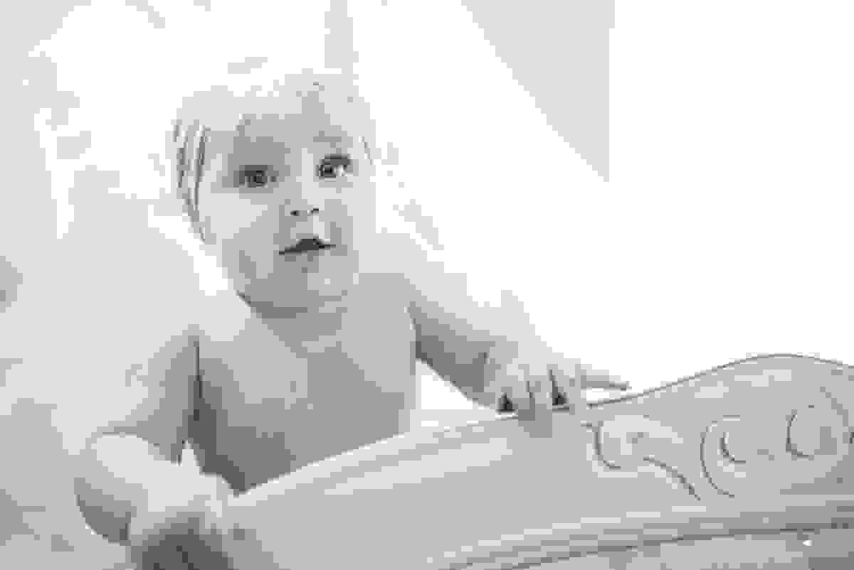 fotos de família em casa, em vitória es, fotografia de bebê em casa em vix, fotos para recordação, álbum de fotografia, bebê linda, poses de bebê recém nascido, bebê linda, fotos na cama
