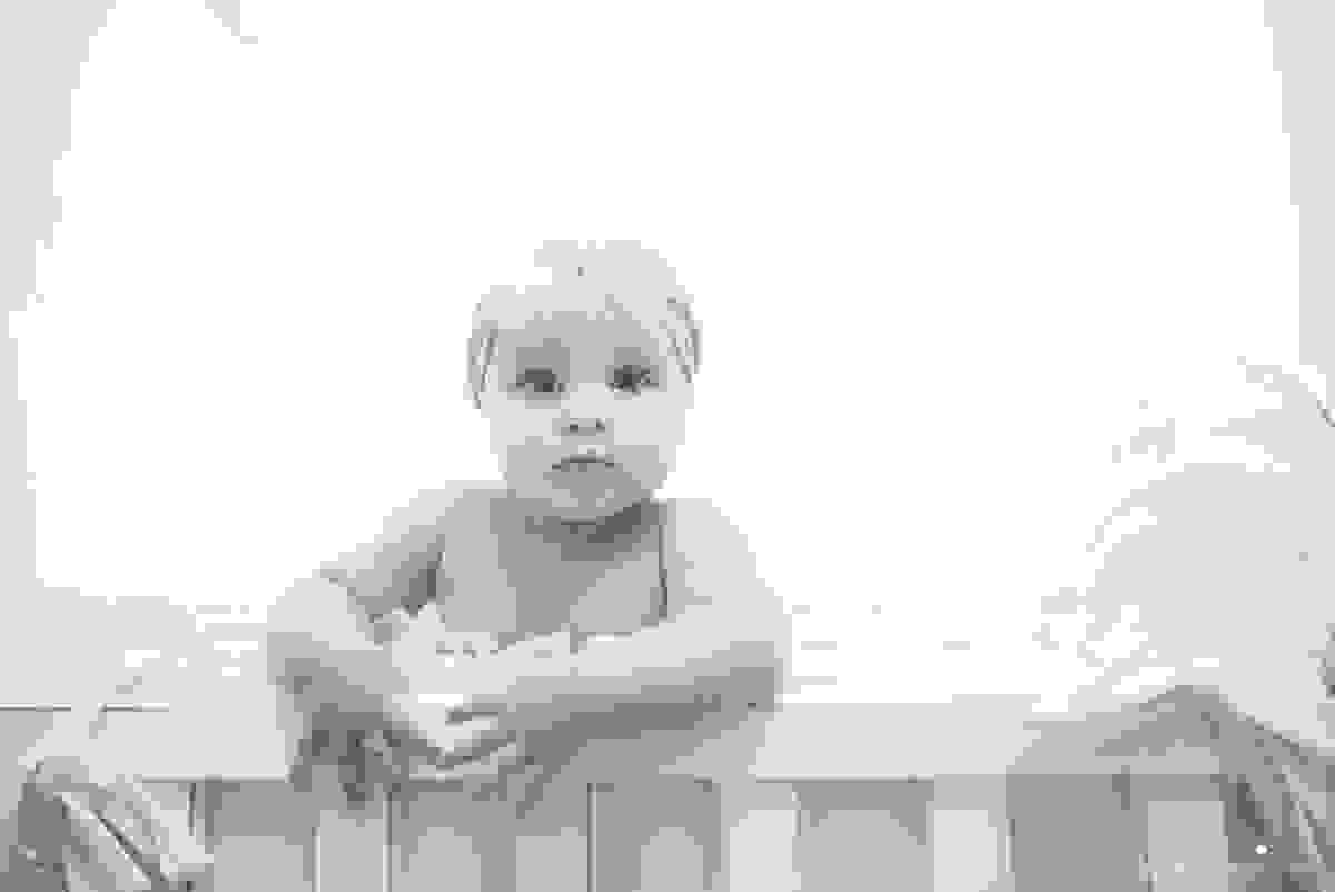fotos de família em casa, em vitória es, fotografia de bebê em casa em vix, fotos para recordação, álbum de fotografia, bebê linda, poses de bebê recém nascido, bebê linda, fotos na cama