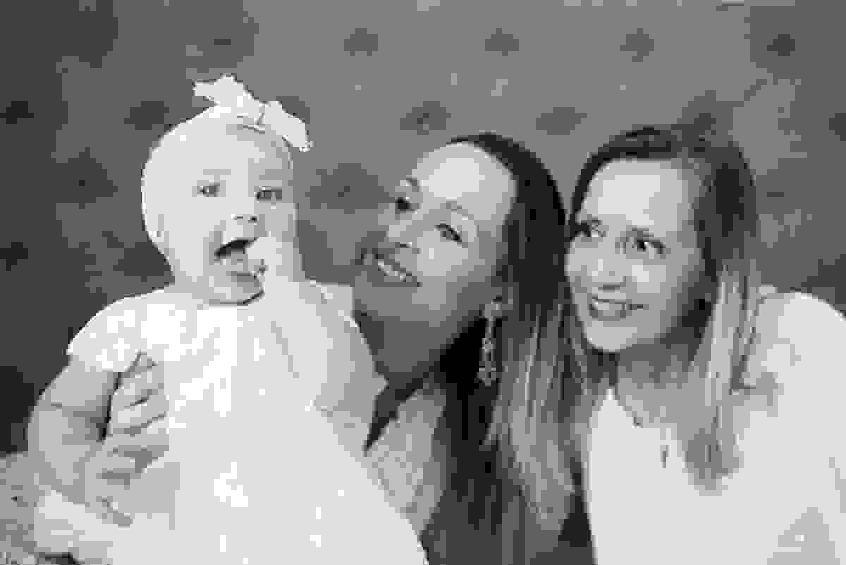 fotos de família em casa, em vitória es, fotografia de bebê em casa em vix, fotos para recordação, álbum de fotografia, bebê linda, poses de bebê recém nascido, bebê linda, fotos na cama