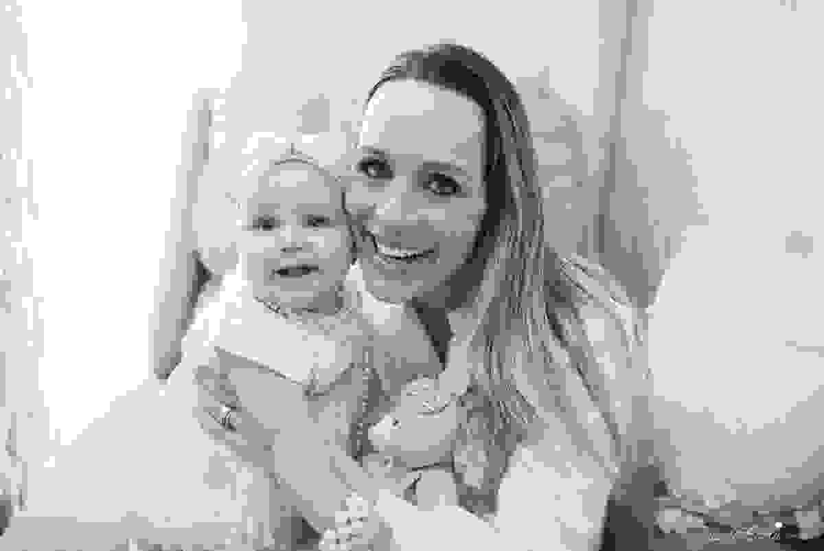 fotos de família em casa, em vitória es, fotografia de bebê em casa em vix, fotos para recordação, álbum de fotografia, bebê linda, poses de bebê recém nascido, bebê linda, fotos na cama