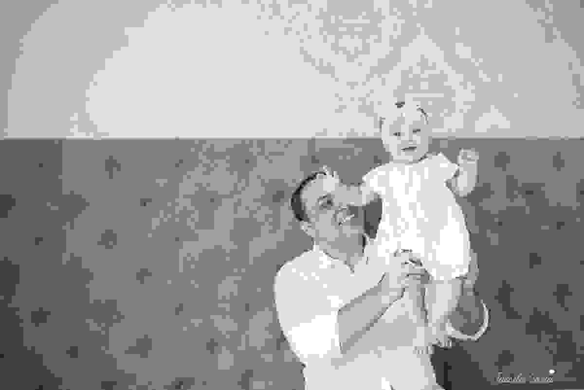 fotos de família em casa, em vitória es, fotografia de bebê em casa em vix, fotos para recordação, álbum de fotografia, bebê linda, poses de bebê recém nascido, bebê linda, fotos na cama