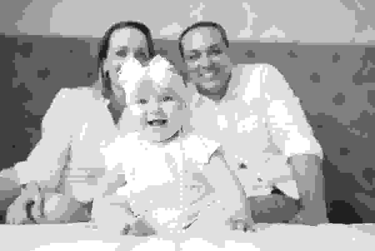 fotos de família em casa, em vitória es, fotografia de bebê em casa em vix, fotos para recordação, álbum de fotografia, bebê linda, poses de bebê recém nascido, bebê linda, fotos na cama