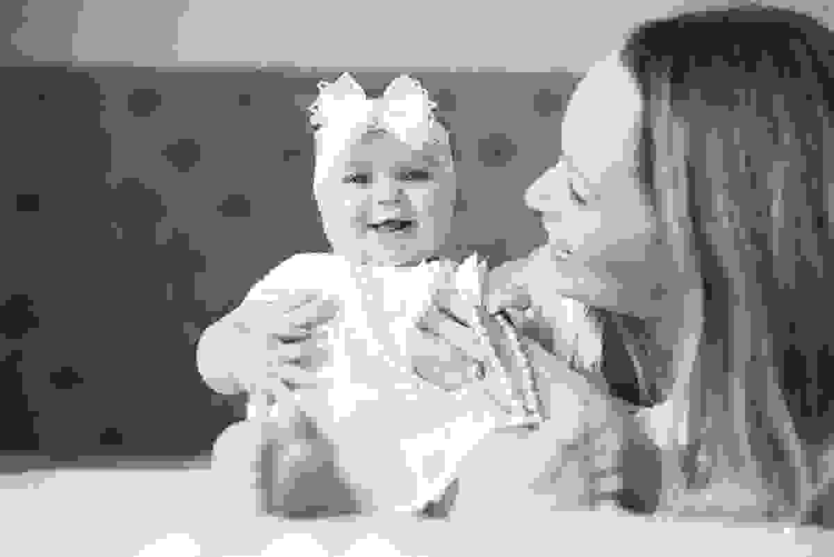 fotos de família em casa, em vitória es, fotografia de bebê em casa em vix, fotos para recordação, álbum de fotografia, bebê linda, poses de bebê recém nascido, bebê linda, fotos na cama